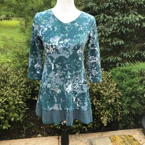 Logo Lounge 3/4 Sleeve V Neck Top